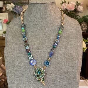 Elegant Beaded Necklace with Gold Accents